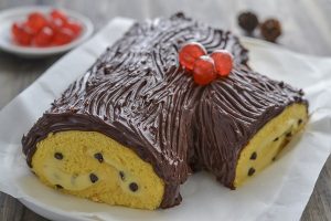 tronchetto di natale con ciliegie