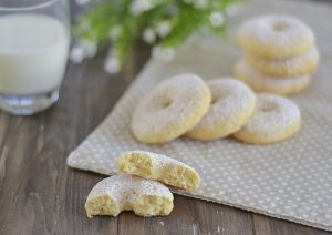 biscotti alla panna con latte
