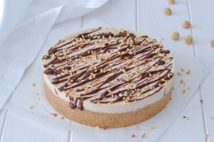 cheesecake alle nocciole con granella
