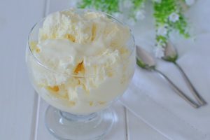 gelato fior di latte cremoso servito