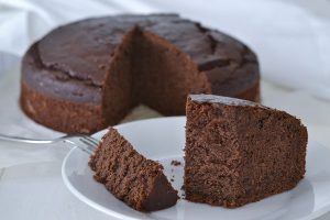fetta di torta di cachi e cacao