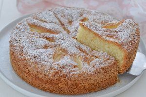 torta pere e mandorle sfornata con zucchero