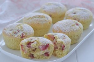 muffin cocco e fragole morbidi