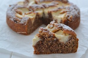 fetta di torta noci e ricotta al miele
