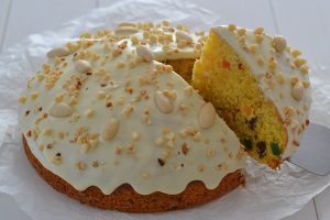 fetta di torta panettone