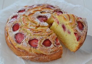 torta di mele e fragole