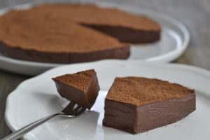 fetta di torta cioccolatino con cacao amaro