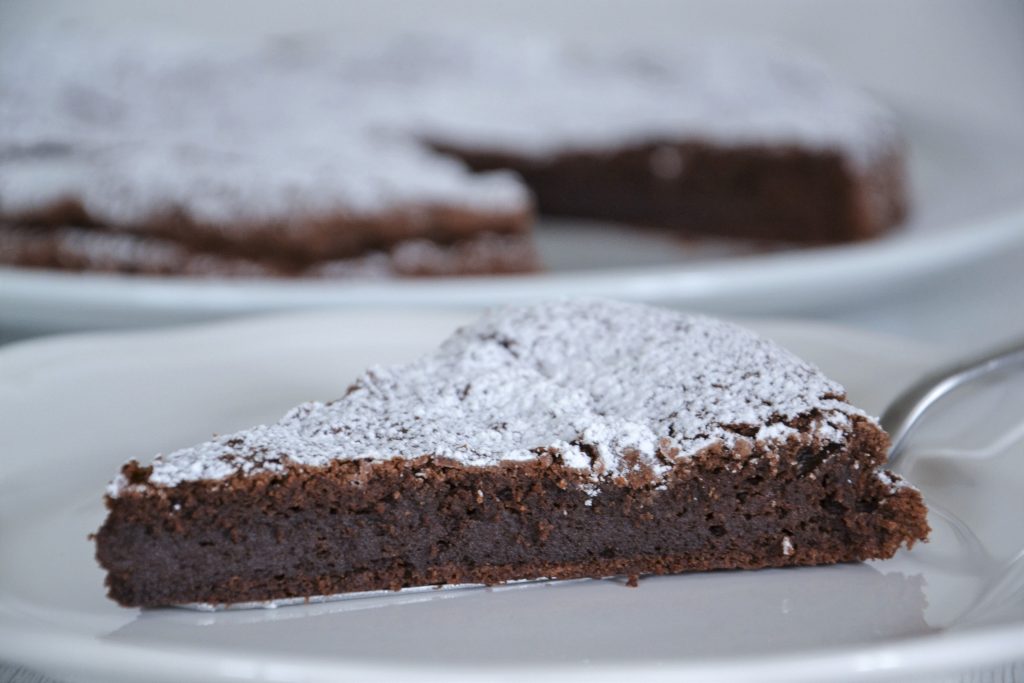 porzione di torta tenerina