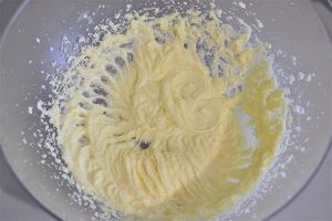 preparazione del ripieno per la torta cappuccina modenese