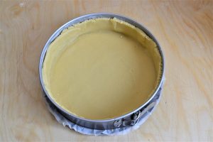 stampo foderato di pasta frolla per torta cappuccina modenese