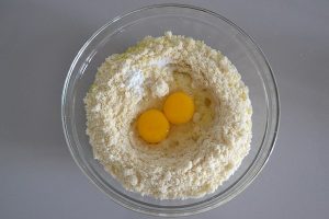 preparazione della torta sinc minut o dei 5 minuti