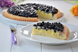 CROSTATA MORBIDA CON CREMA E MIRTILLI