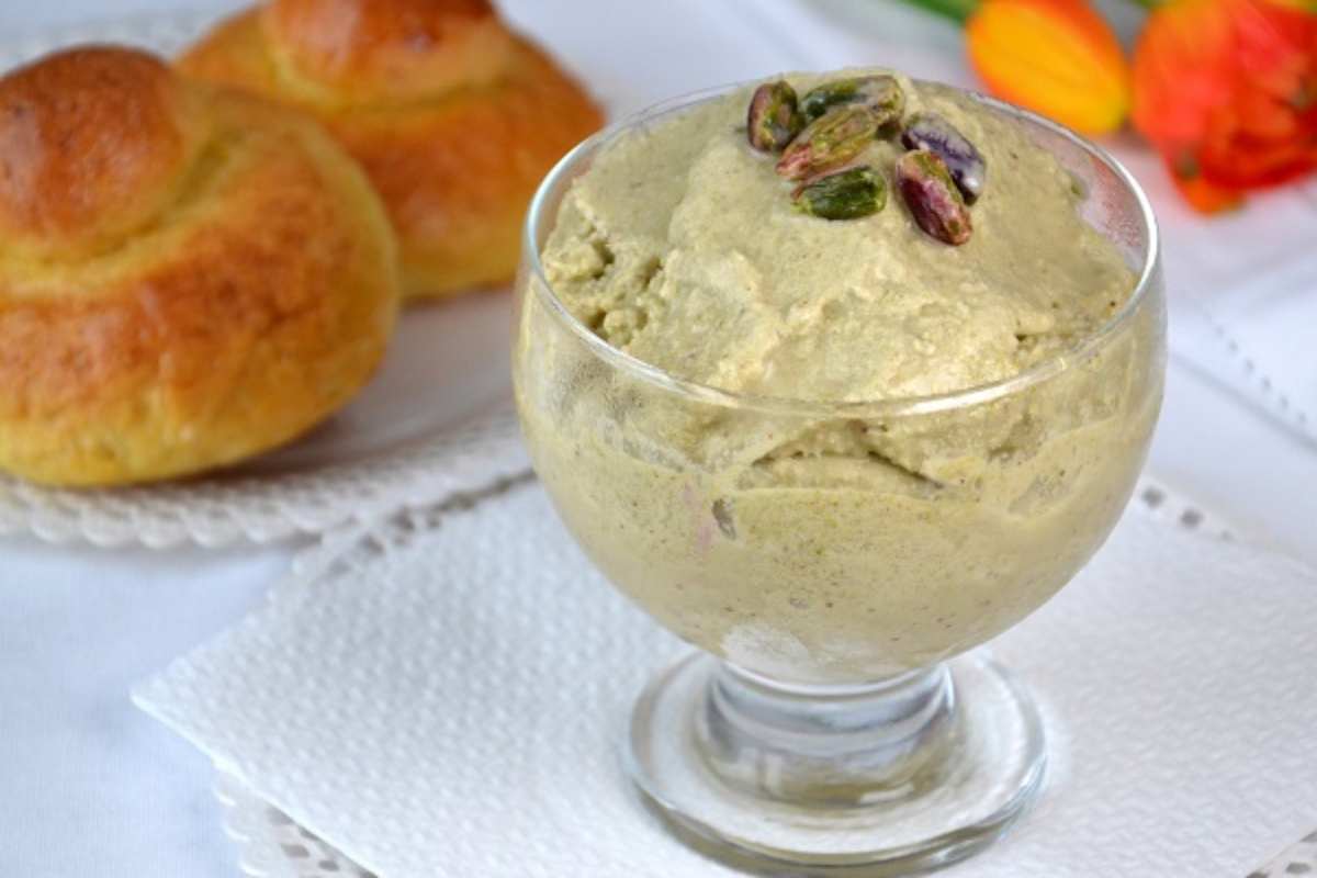coppa di granita siciliana al pistacchio di Bronte