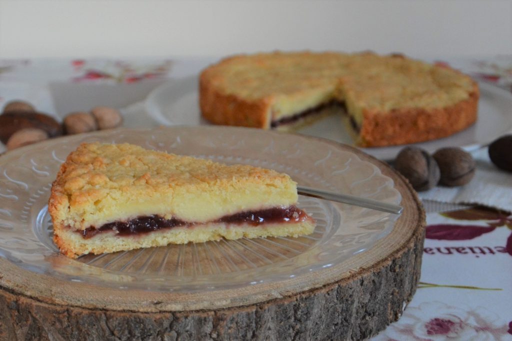 porzione di pastel vasco o gateau basque