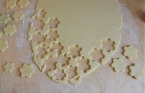 pasta frolla da ritagliare per creare per ottenere i canestrelli