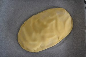 preparazione dolce con ricotta pere e cioccolato