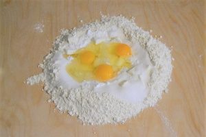 ingredeinti per la pasta frolla delle raviole bolognesi