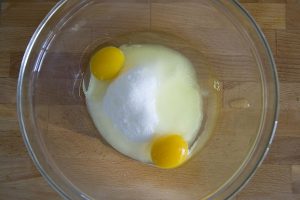 inizio preparazione della torta di clementine