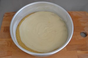 ricetta della torta versata con crema al latte preparazione