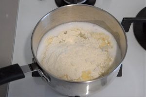 preparazione dell'impasto per le zeppole di san giuseppe al forno