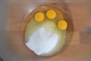 preparazione torta all'arancia con ganache al cioccolato