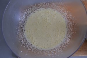 preparazione della torta di cachi