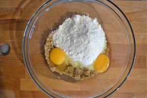 preparazione torta alle nocciole