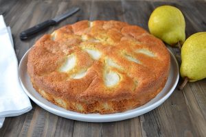 torta di pere soffice sfornata