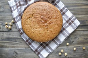 torta alle noccio sfornata