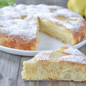 torta di pere soffice con zucchero a velo