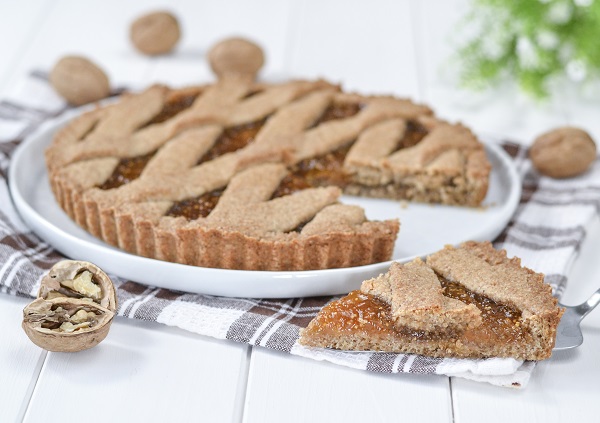 crostata con farina integrale appena sfornata