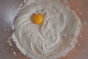 procedimento della torta di mele con farina integrale