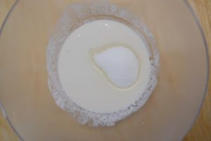 preparazione dei cornetti di pan brioche