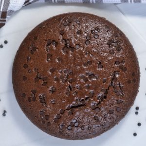 torta soffice al cioccolato sfornata