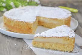 torta versata con crema al latte