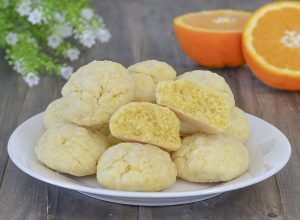 biscotti morbidi all'arancia sfornati
