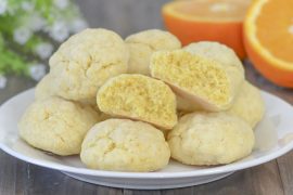 biscotti morbidi all'arancia con zucchero a velo