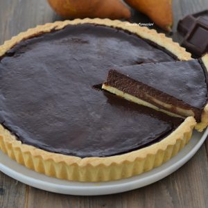 fetta di crostata pere e cioccolato fondente