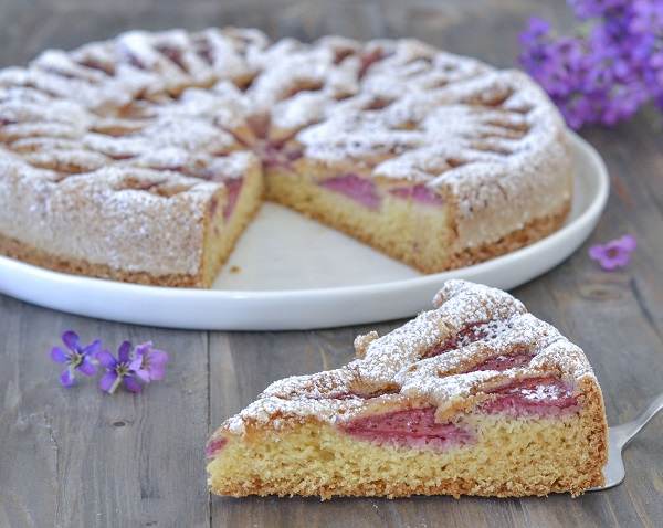 fetta di torta alle fragole