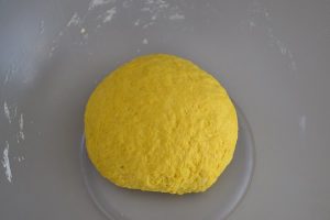 impasto di brioche alla curcuma