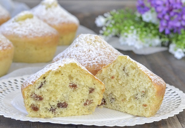 muffin con uvetta con zucchero a velo