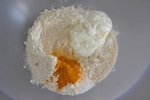 preparazione delle brioche alla curcuma