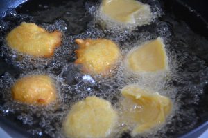 sfince di san giuseppe che friggono
