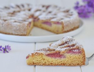 torta alle fragole sfornata