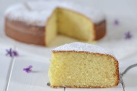 torta al cioccolato bianco con zucchero