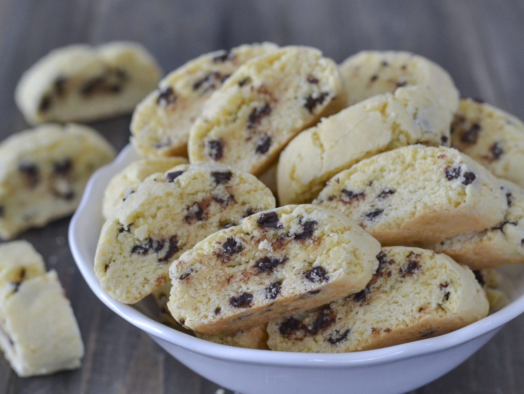 cantucci al cioccolato sfornati