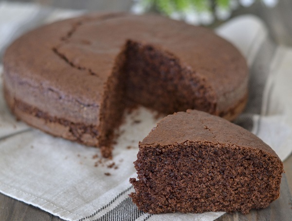 fetta di torta con farina integrale e cioccolato