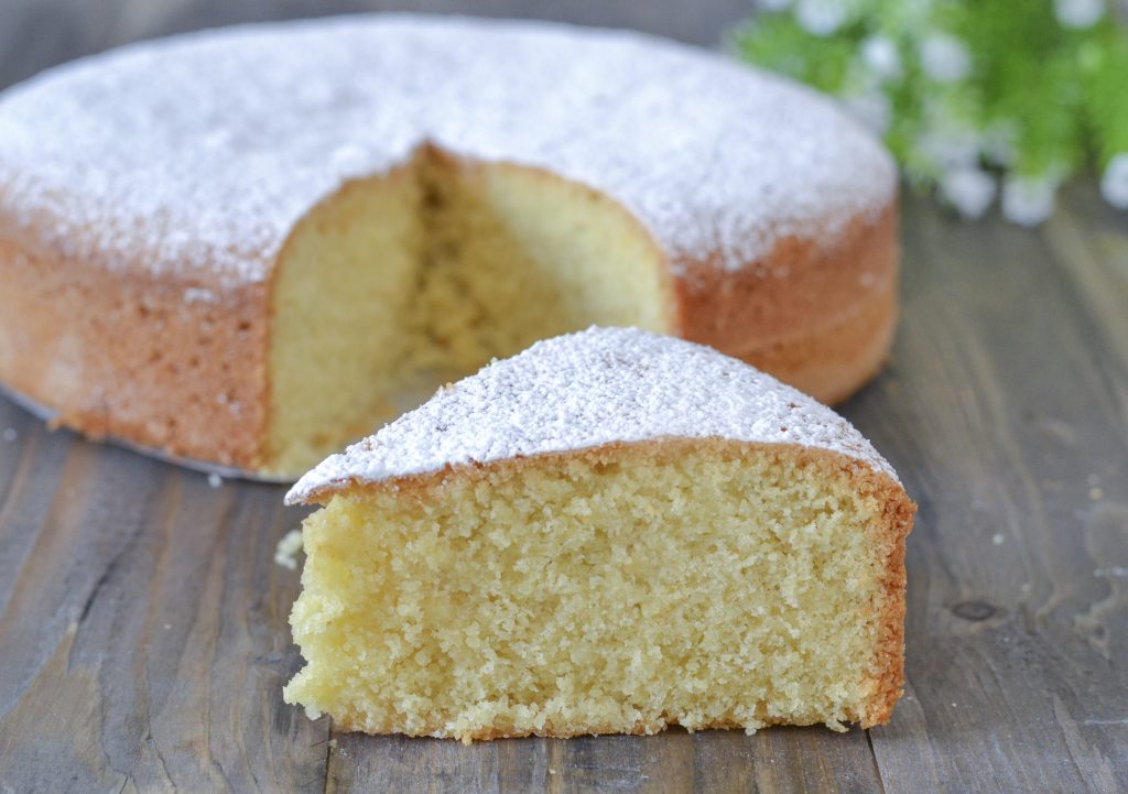 fetta di torta di mandorle