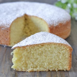 fetta di torta di mandorle