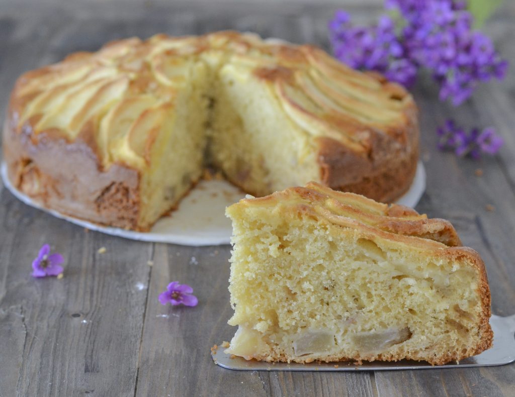 fetta di torta di mele e pere